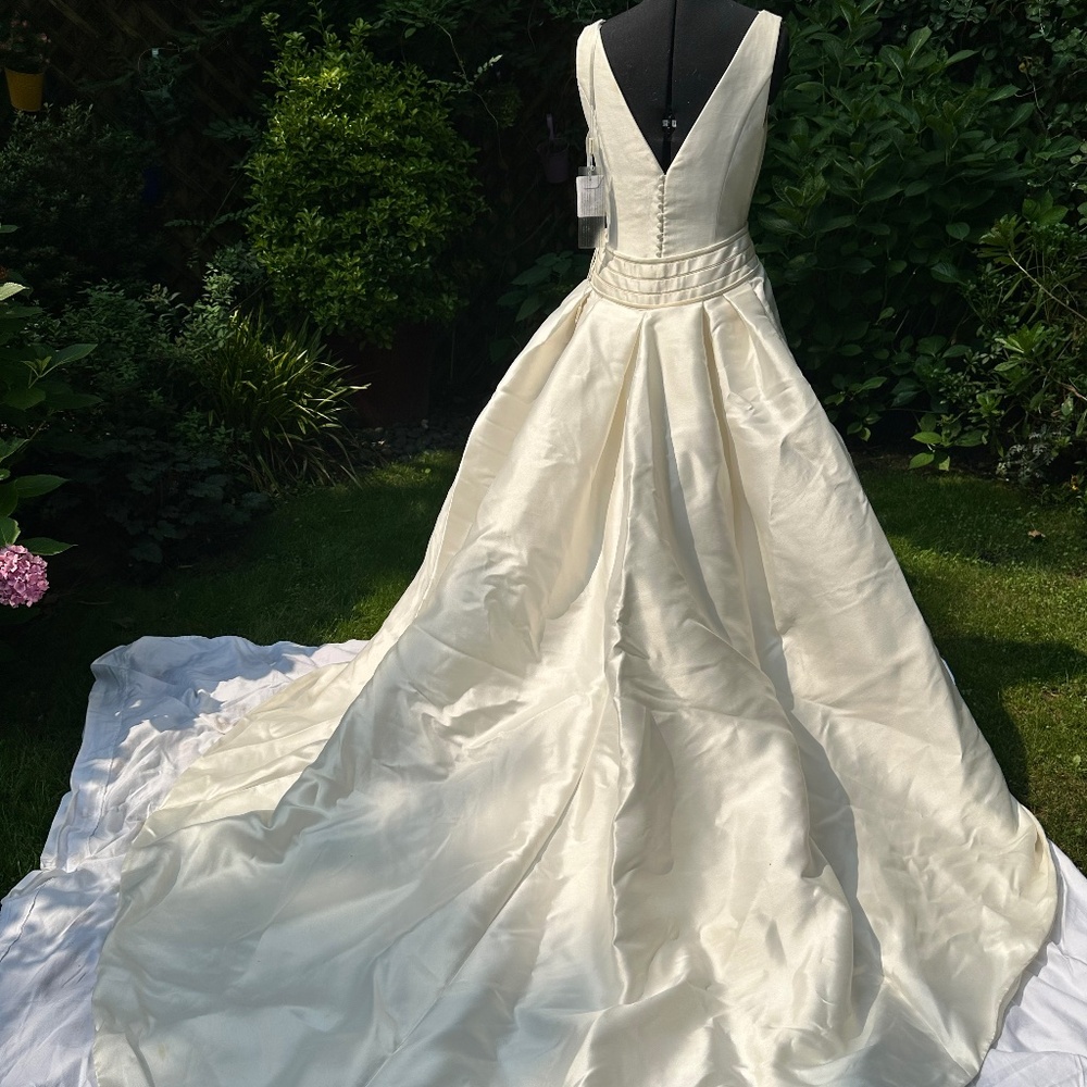 Rosa Clara Silk Designer Two-In-One-Wedding Dress w Overskirt NWT Size 6